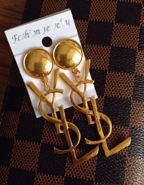 ysl pendientes|YSL earrings.